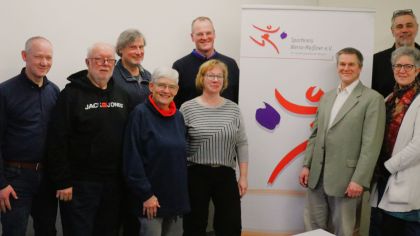 Einige der Kandidaten, die Dr. Jörg Möller (Zweiter von rechts) und der Sportkreisvorstand zur Wahl in den neuen Kreisvorstand vorschlagen. Von links: Thomas Freitag, Joachim Kraus, Christian Burkert, Magdalena Weidner, Stefan Reuß, Tina Schott, Dr. Jörg Möller (kandidiert nicht mehr), Erik Hogreve und Yvonne Jaquet-Steinfeld.                         Bild: SIEGFRIED FURCHERT