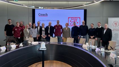 Auf der Fachtagung&nbsp; &bdquo;Schulen, Vereine und Fu&szlig;ball&ldquo; wurde&nbsp; &uuml;ber Ausbildungsanforderungen und Qualifizierungsvoraussetzungen im au&szlig;erunterrichtlichen Sport diskutiert.
                Bild: HFV