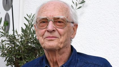 Seit 1955 hat Guido Höffer von der SG Anspach im Taunus ohne jegliche Unterbrechung 70 Sportabzeichen gesammelt.                Bild: Gerhard Strohmann