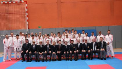 Hessische Leistungskader-Athleten zusammen mit den Kampfrichtern, dem Leistungssportreferenten  und dem Landestrainerstab zum Vorbereitungstraining in Biedenkopf                Bild: Martina Bier für den HFK