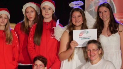 Übergabe des Jugendförderpreises an den TSV Ginsheim im Rahmen des Nikolausturnens                Bild: Sportkreis GG