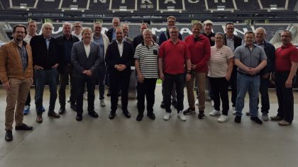 Gruppenfoto der Vertreter*innen der Politik und des Sports im Sportkreis Offenbach                Bild: Sportkreis Offenbach e.V.