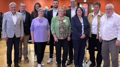 Der neu gewählte Vorstand des Sportkreises Main-Kinzig e. V. 
hintere Reihe von links: Christopher Overbeck, Daniela Kauck, Robin Lenz, Florian Dinges
vordere Reihe von links: Helmut Meister, Monika Dunkel, Brigitte Senftleben, Bettina Schonlau , Kerstin Seng, Hans Jürgen Wolfenstädter.                 Bild: Sportkreis Main-Kinzig e.V.
