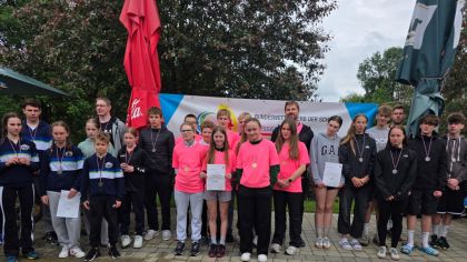 Die Heinrich-von-Kleist-Schule Eschborn siegte vor dem  Schuldorf Bergstraße und der Viernheimer Albert-Magnus-Schule im Mixed-Wettbewerb.                Bild: Tanja Weber