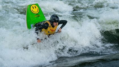 Sebastian Nelle im offenen Canadier (OC1).                Bild: Peter Holcomb