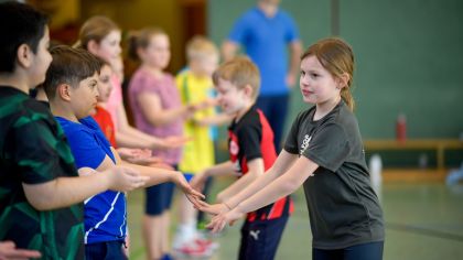 Gemeinsam durch sportliche Aktivität in Kontakt kommen soll im Projekt gefördert werden.Foto: Kai Peters/Sportjugend Hessen