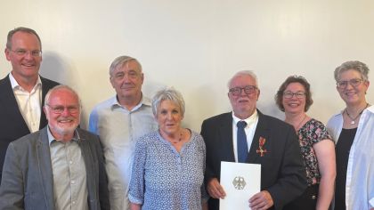 Bildunterschrift . l.: Stefan G. Reuß, Sportkreisvorsitzender; Edmund Pliefke, Vorstandsmitglied Finanzen; Gerd Seidlitz, Ressortleiter Sportinfrastruktur & Sportabzeichen; Inge & Joachim Kraus, Berater im Sportkreisvorstand; Tina Schott, Ressortleiterin Breitensport & Vereinsberatung; Yvonne Jaquet-Steinfeld, Ressortleiterin Bildung                Bild: Marvin Kraus