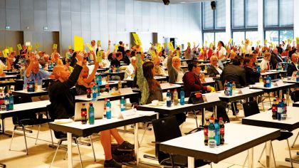 Die Delegierten aus Sportkreisen und Verb&auml;nden werden im Rahmen des Sportbundtages wieder &uuml;ber richtungsweisende Antr&auml;ge entscheiden. In schwierigen Zeiten will der Landessportbund Hessen (lsb h) ein verl&auml;sslicher Partner seiner Mitgliedsorganisationen bleiben.
&nbsp;
                Bild: lsb h