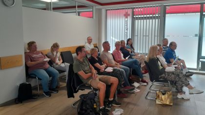 Teilnehmer bei 1.Hilfe Kurs im DRK Haus Kassel über den Sportkreis Region Kassel e.V.                Bild: Sabine Stiehl