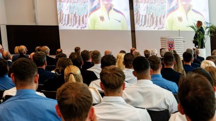 Die Sportfördergruppe der Hessischen Polizei erleichtert es Athlet*innen Leistungssport und Berufseinstieg unter einen Hut zu bringen. Foto: HMdIS