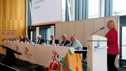 lsb h-Präsidentin Juliane Kuhlmann gab einen umfassenden Überblick darüber, was sich in den einzelnen Geschäftsbereichen in den vergangenen Jahren getan hat.Foto: lsb h                Bild: lsb h