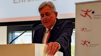Ein letztes Mal stellt Helmut Meister die Haushaltszahlen des lsb h vor.Foto: lsb h
