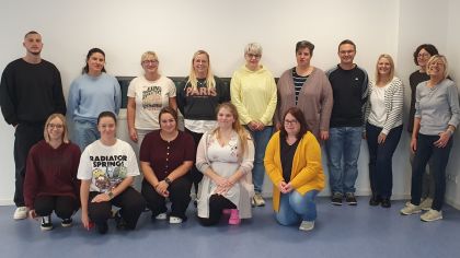 Gruppenbild Erzieher*innen und Referentin Wiebke Schoneweg-Metz (1.v.re)                Bild: Jutta Hanig