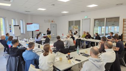 25 angehende Trainerinnen und Trainer haben in Dieburg theoretische und praktische Grundlagen erworben.                Bild: Eric Kappes