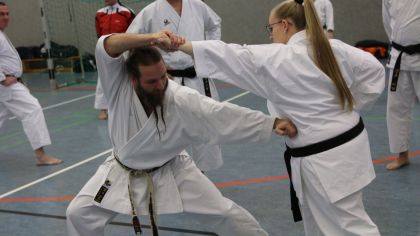 Sequenz aus der Kata Heian Godan                Bild: M. Bier für den HFK