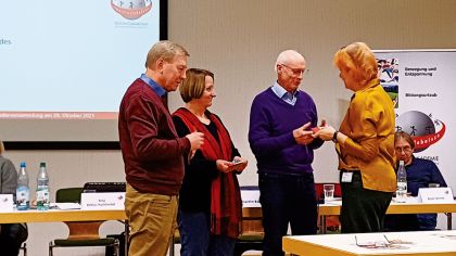Verabschiedung der ehemaligen Vorstandsmitglieder (von links): Joachim Bauer, Dagmar Jung und Herbert Stündl.