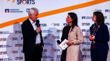 Lsb h-Vizepräsident Ralf-Rainer Klatt (links) war beeindruckt von der Vielfalt der eingereichten Projekte.Foto: Genoverband e. V./Franz Fender