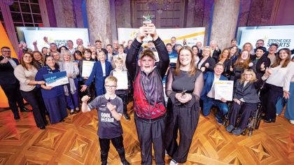 Die Preisträger der „Sterne des Sports“ im Schloss Biebrich in Wiesbaden. Foto: Genoverband e. V./ Franz Fender