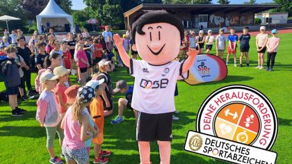 Riesen-Trubel beim Sportabzeichen-Tourstopp des DOSB während des Hessentags in Bad Vilbel. Der Sportkreis Wetterau hat jetzt die Schulen ausgezeichnet, die die meisten Schüler/innen zur Teilnahmen bewegen konnten.                Bild: Ralf Wächter / DOSB