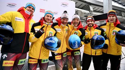 Tim Becker und Adam Ammour (von rechts) waren mit ihrem Abschneiden im Zweierbob recht zufrieden                Bild: Viesturs Lacis