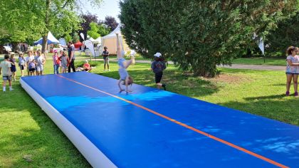 Der Dauernheimer Trampolinverein "Die Kängurus e.V." freute  sich über 2.000 Euro für die Neuanschaffung einer 15 Meter langen Airtrack-Bahn.                Symbolfoto: Ralf Wächter