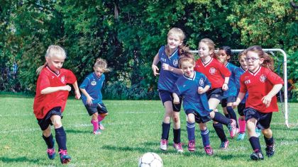 Die Sportjugend Hessen bietet vielfältige Möglichkeiten zur Weiterbildung, um mit Kindern und Jugendlichen zu arbeiten. Foto: pixabay.com