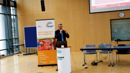 Prof. Dr. Tim Bindel beeindruckte mit seinem Vortrag über die Ungleichheit beim Zugang zum Sport. Fotos: lsb h/Sportjugend Hessen