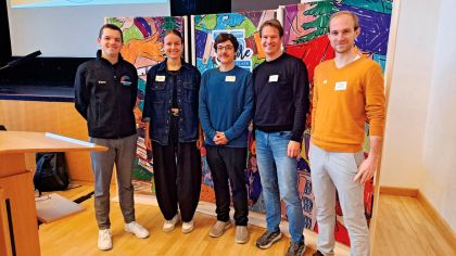 Die Sportjugend-Delegation um Timo Korf (Vorstandsmitglied), Nadine Morgenbrod, Timo Reul (Mitarbeitende der Sportjugend) Daniel Illmer (Stellvertretender Geschäftsführer der Sportjugend) und Amadeus Itzenhäuser (Vorstandsmitglied).Foto: Sportjugend Hessen