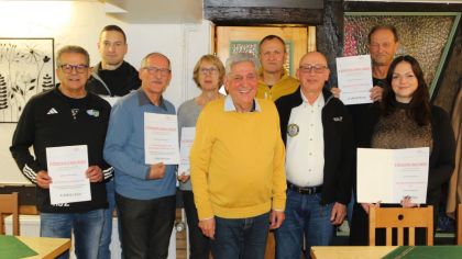 Vereinsmitglieder und Helmut Meister, Vorsitzender Sportkreis Main-Kinzig e.V.                Bild: Willi Schmitt