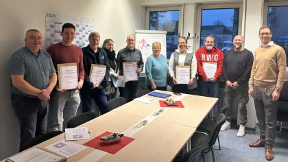 v.l.n.r. Armin Krammig, Jonas Reinstädt Ball-Sport-Verein Langenselbold; Stefan Frank Aeroclub Langenselbold; Susanne und André Klepzig Motorsportclub Freigericht; Brigitte Senftleben Sportkreis; Birgit Sczeburek Sportschützengemeinschaft Maintal; Alexander Winter, Klaus Bechtel Fußballclub Rot-Weiß Grossauheim; Florian Dinges Sportkreis.                Bild: Sportkreis Main-Kinzig &amp; Stadt Hanau e.V.