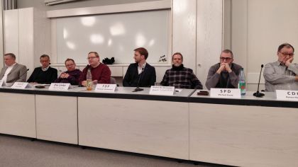 Fraktionsvertreter diskutieren zum Thema Sport und Ehrenamt                Bild: Andreas-Michael Elsner