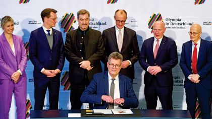 Die Bewerbung um Olympische Spiele ist ein zentrales Projekt, das der DOSB und die Bundesregierung gemeinsam auf den Weg gebracht haben. „Unser Land sucht in diesen schwierigen Zeiten nach neuen Zielen. Die Menschen spüren, dass sich etwas verändern muss – und auf diesem Weg kann Olympia in Deutschland hilfreich sein“, sagt DOSB-Vorstandsvorsitzender Otto Fricke.Foto: Picture-Alliance