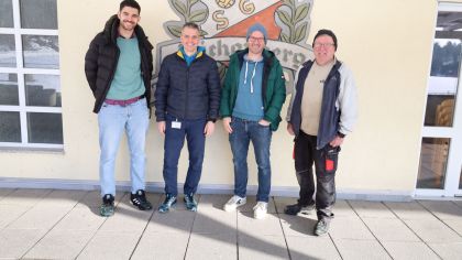 lsb h Öko-Check-Berater Malik Walters (links) zu Gast bei der SG RW Büchenberg - mit dabei (v. l.) Holger Wess, Sascha Happ, Peter Happ                Bild: Harald Piaskowski