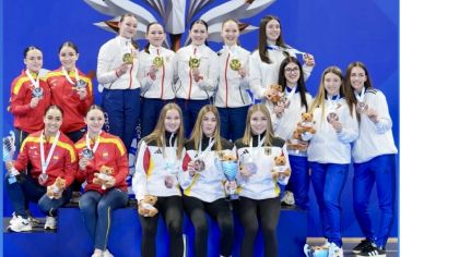 Unten Mitte: Kata Team weiblich U-21 Bronze                Bild: DKV und Karatefokus