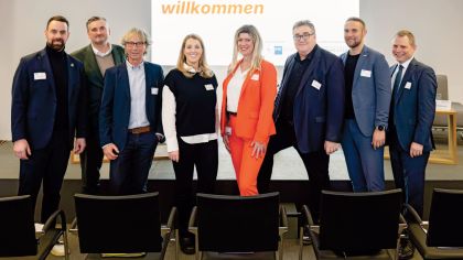 Das Foto zeigt (von links): Derek Dinger (Geschäftsführer Kassel Huskies), Dr. Arnd Klein-Zirbes (Hauptgeschäftsführer IHK Kassel-Marburg), Prof. Dr. Kuno Hottenrott, Felicitas Jordan (Leitung Marketing & digitale Entwicklung von Jordan), Natascha Gaebelein (Leitung Standortmarketing Regionalmanagement Nordhessen), Mark Weinmeister (Regierungspräsident Kassel), Kai-Georg Bachmann (Geschäftsführer Regionalmanagement Nordhessen) und Dr. Hans-Friedrich Breithaupt (Vizepräsident IHK Kassel-Marburg).Foto: Sascha Mannel
