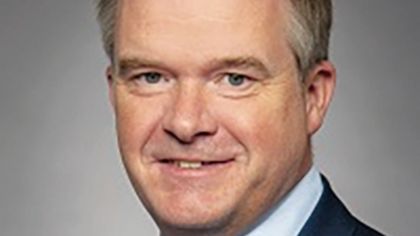 F&uuml;r den Hessischen St&auml;dte- und Gemeindebund, der die Mehrzahl der Kommunen vertritt, hat Gesch&auml;ftsf&uuml;hrer Johannes Heger die Fragen von &bdquo;Sport in Hessen&ldquo; beantwortet.
                Bild: HSGB