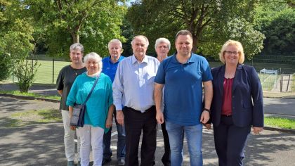 Der Vorstand des SK Odenwald mit LSBH-Präsidentin Juliane Kuhlmann nach dem Sportkreistag 2025. Nach dem Tod von Wolfgang Fröhlich, muss der außerordentliche Sportkreistag eine neue Führung wählen.