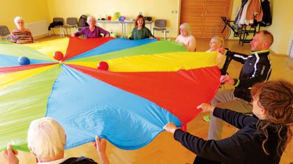 Gemeinsam Sport treiben schafft Lebensfreude – auch im hohen Alter.Foto: Bildungsakademie