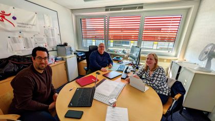 Ulrike Ristau hat als Vizepräsidentin Vereinsmanagement die Nachfolge von Dr. Frank Weller angetreten, der kurz nach dem Sportbundtag im September 2025 zurückgetreten war. Zusammen mit Geschäftsbereichsleiter Steffen Kipper (Mitte) und Sebastian Klein, Referent für juristische Angelegenheiten, ist sie regelmäßig im Austausch. Foto: lsb h