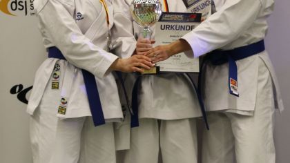 Silber: Kata Team Damen SC Judokan e.V. 2, v. rechts: Patricia Hebbel, Shirley Jay, Rita Siebert                Bild: Martina Bier (HFK Pressereferentin) für den HFK