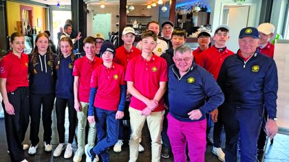 Der Golf-Club Hausen aus Hofheim setzt auf gezielte Nachwuchsf&ouml;rderung. Binnen zehn Jahren stieg die Anzahl der Kinder und Jugendlichen von 125 auf rund 300. Gro&szlig;en Anteil an dieser Entwicklung hat Jugendwart Andreas Rathmann (vorne rechts).
&nbsp;
                Bild: Golf-Club Hausen