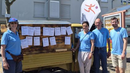 Werbung des SK Main-Taunus für das Ehrenamt im Sport beim Hofheimer Wochenmarkt
