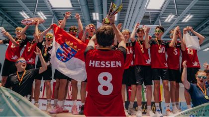 Das männliche U16-Team aus Hessen feiert den Erfolg beim Bundespokal in Dresden.