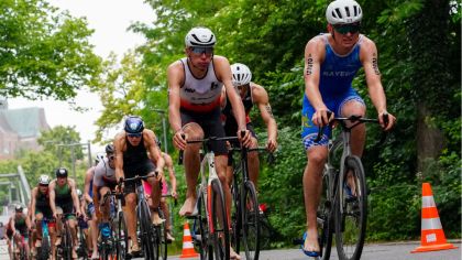 Christian Ache (vorne links, VfL Münster) hat hessische Triathlongeschichte geschrieben: Erster DM-Titel bei den Junioren!                Bild: Winni Penno / DTU