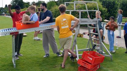 Auch die Rutsche erfreute sich beim Spiel- und Sportfest in Oberursel großer Beliebtheit.                Bild: Andreas Romahn