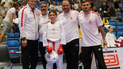 V.l.: Alexander Lang (Landestrainer Kumite Stützpunkt Hessen Nord), Christian Bonsiep (HFK Leistungssportreferent, Leonid Korovyakov (Bronzemedaille), Jamal Laudiai (Landestrainer Kumite Stützpunkt Hessen Süd), Marcel Harisow (Betreuer & Coach)                Bild: Martina Bier (HFK Pressereferentin)