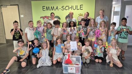 Große Freude über das tolle Sieger-Ergebnis bei den Schülerinnen und Schülern der Klasse 2c der Emma-Schule Seligenstadt.                 Bild: Sportkreis Offenbach e.V.