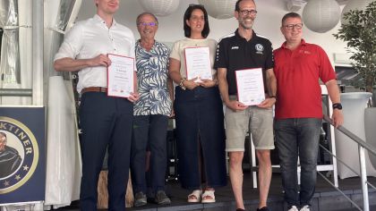 (v.l.n.r.) Dr. Robin Ruff, Rolf Düncher (Uta und Rolf Düncher Stiftung), Hannah Sahm, Christian Biehrer, Jörg Wagner (Vorsitzender Sportkreis Offenbach)                Bild: Jörg Moll (Offenbach Post)