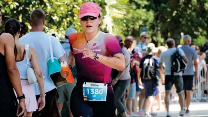 Die 22-jährige Lili Kramer träumt von einer Profikarriere als Triathletin. Bis vor wenigen Jahren war sie erfolgreich als Leistungsschwimmerin unterwegs gewesen, ehe sie an einer Magersucht erkrankte und aus ihrer Trainingsgruppe geworfen wurde.
Foto: Kai Krämer