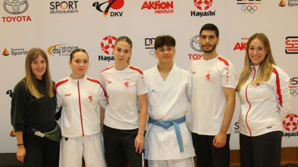Kata: V.l.: Christine Heinrich (Bundesassistenztrainerin Kata), Olivia Piazza (7. Platz Kata Einzel), Julie Stevens (Bronze Kata Einzel, Gold Kata Team weiblich), Sebastian Becker (Gold Kata Team männlich), Nima Kheiri-Ahvazi (Silber Kata Einzel), Sophie Wachter (Landestrainerin Kata)                Bild: Martina Bier (HFK Pressereferentin)